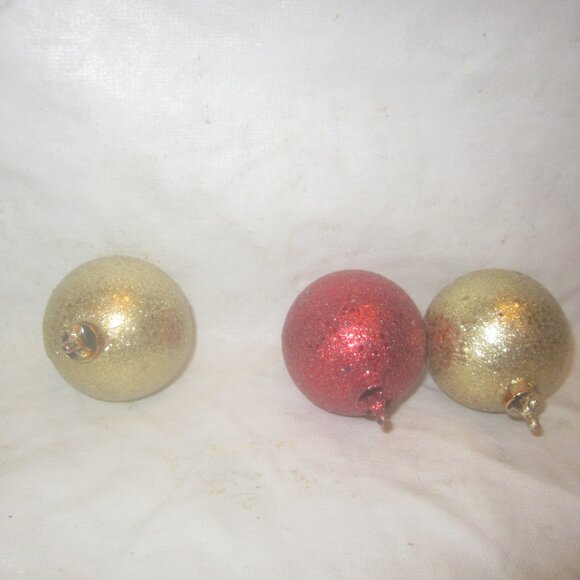 VTG SET OF 3 PLASTIC SPARKLE ORNAMENTS, 2 GOLD, 1 RED - Picture 4 of 4
